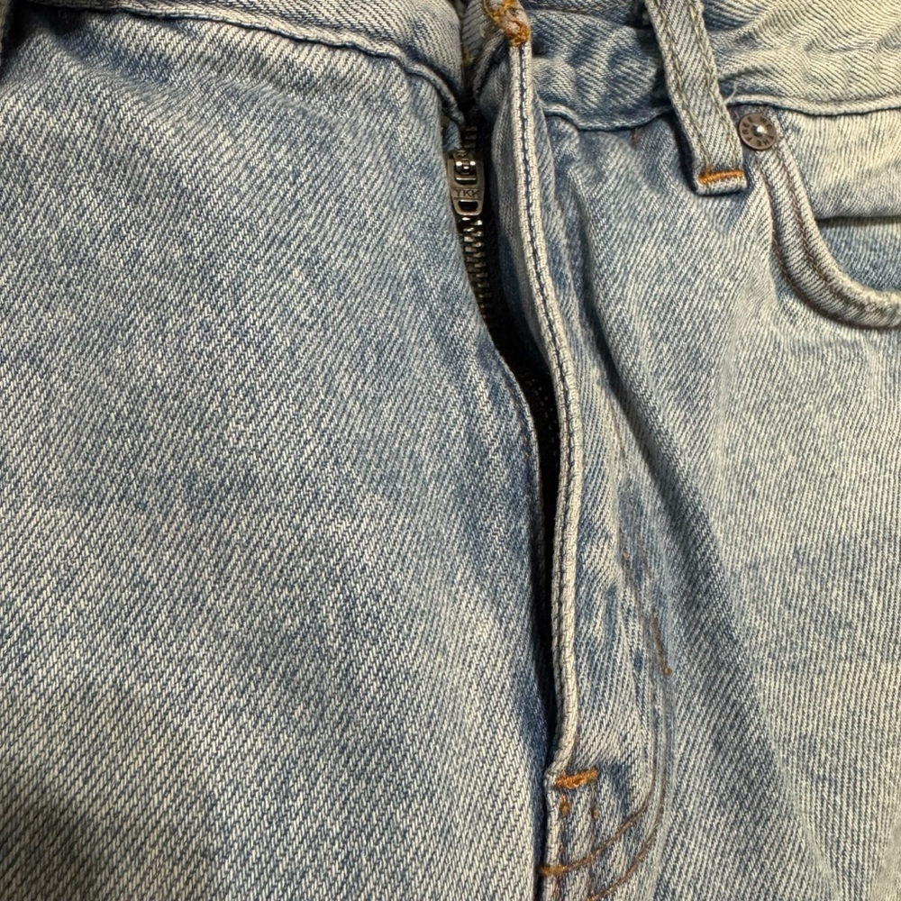 Free People We The Free Distressed Denim Mini Skirt Front Slit Size 27 - Picture 3 of 6